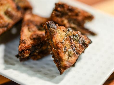 Crisp And Chewy Thai Fried Chive Cakes Kanom Gui Chai Recipe