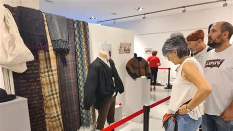 Una exposición sobre la moda en la Litera del siglo XIX abre el Pórtico