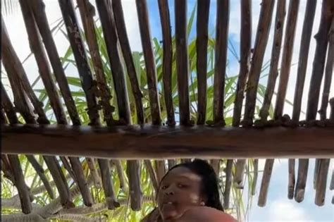 Lizzo Says She S A Work Of Art In Bikini Pic As She Slams Deluded Body Shamers Daily Star