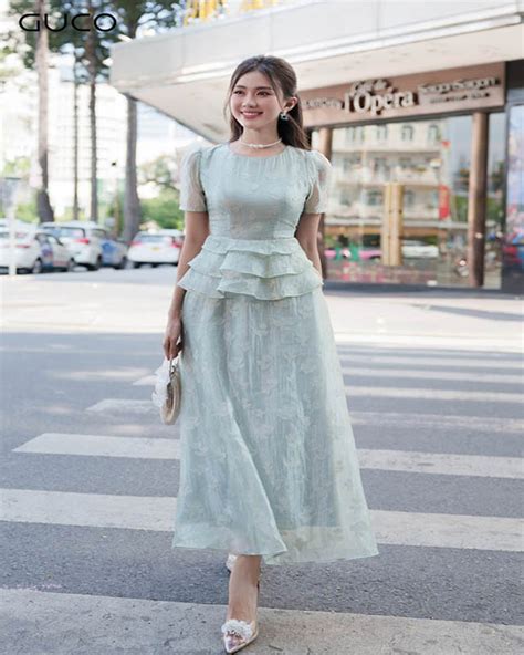 Điểm danh những mẫu đầm dự tiệc trung niên hàng hiệu hot nhất năm