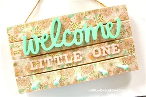 DIY Floral Welcome Sign - A girl and a glue gun