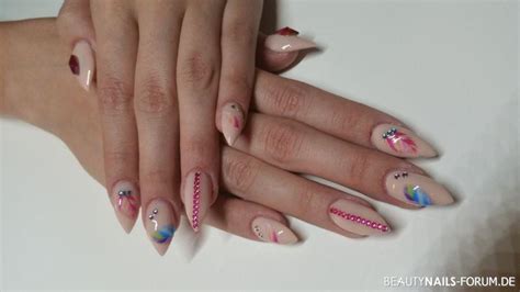 Gelmodellage Nude Mit Interessantem Design Nageldesign