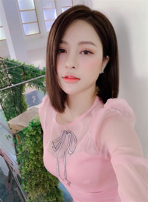 Trước khi vướng scandal clip nóng hot girl T A từng liên tiếp bị gạch đá vì những phát ngôn và