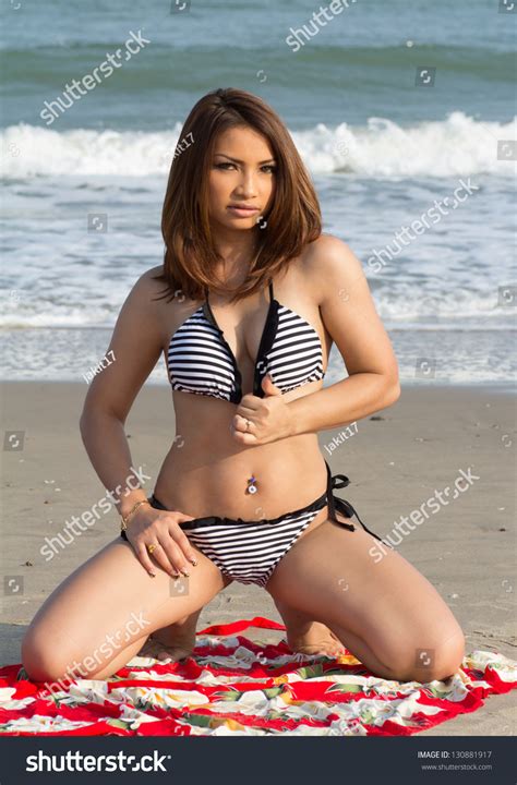 Sexy Thai Woman Bikini On Beach 스톡 사진 130881917 Shutterstock