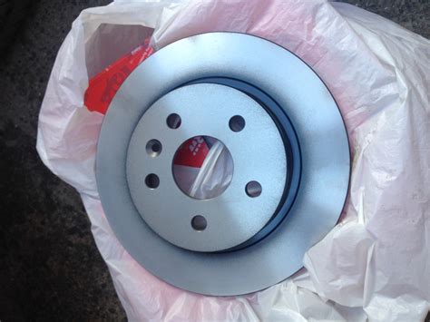 Замена задних тормозных дисков — Chevrolet Cruze (1G), 1,6 л, 2011 года ...