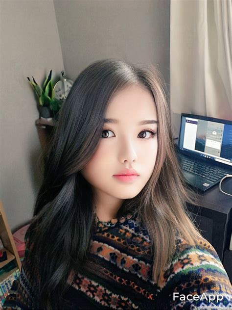 Ông chú 50 tuổi dùng FaceApp biến thành hot girl nổi tiếng MXH thấy có lỗi với các cháu nên