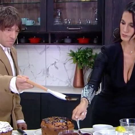 El Descuido Hot De Virginia Gallardo Hizo Topless Durante Una Entrevista En Vivo Infobae