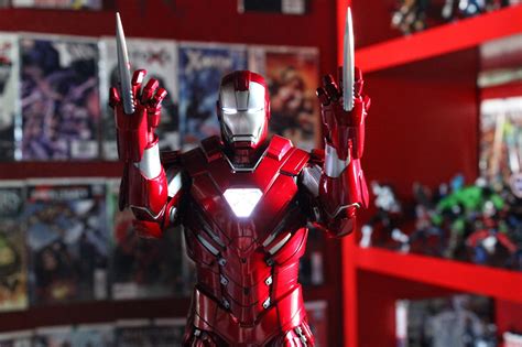 Masterless Hot Toy Iron Man Silver Centurion Mark XXXIII