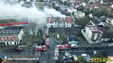 Stra Ak Po S U Bie Zauwa Y Dym Z Budynku Natychmiast Ruszy Z Pomoc