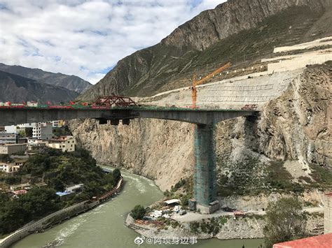 修建中的跨河大桥电站两岸广场新浪新闻