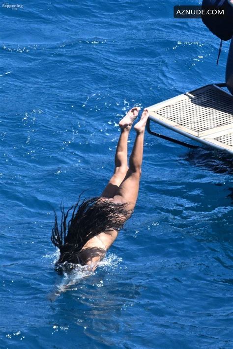 Halle Bailey Sexy Seen With Scott Bridgeway Flashing Her Hot Tits And Butt In A Skimpy Bikini