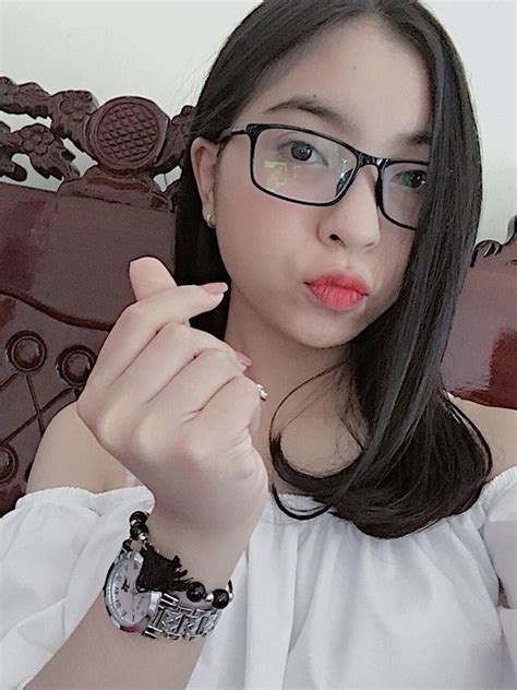 Sao trẻ U Việt Nam khoe bạn gái xinh như hot girl