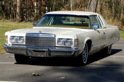 Chrysler New Yorker Brougham