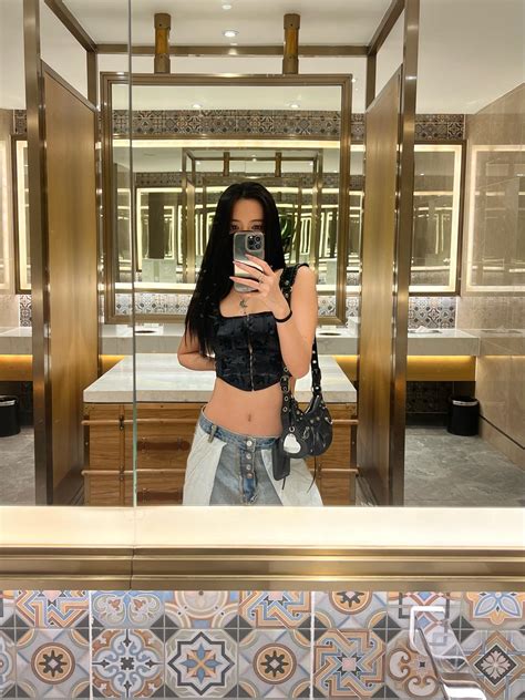 Từng bị chê bai thân hình kém đầy đặn Bích Phương nay liên tục diện bikini khoe body quyến rũ