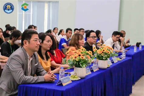 VHUers NÂNG CẤP BẢN THÂN QUA TALKSHOW LÀM SAO ĐỂ CÂN BẰNG CUỘC SỐNG