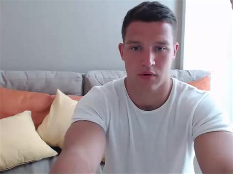 HOT WILLIAM IN VACANCY SHOWING BODY ThisVid