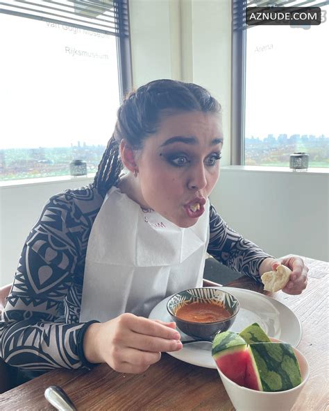 ALESSANDRA MELE Nude AZNude