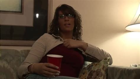 Una Milf Con Una Ropa Interior Muy Chica Pornes