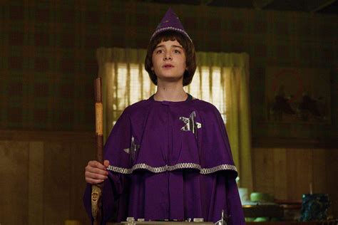 Stranger Things Noah Schnapp Rivela Will Gay E Ama Mike