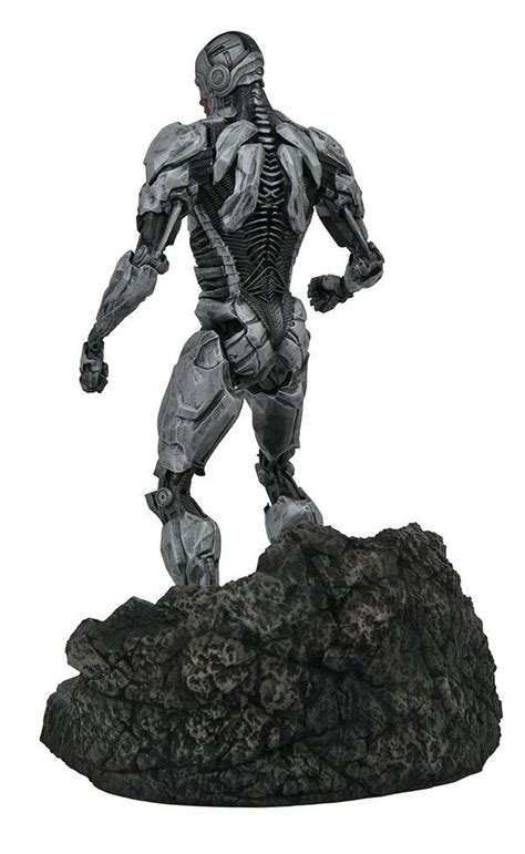 Cyborg Statue Dc Movie Gallery Diamond Select Toys 23 Cm Kingdom Figurine