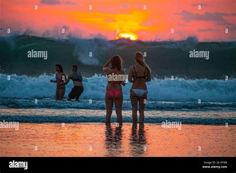 H Bsche Frauen Bikini Fotos Und Bildmaterial In Hoher Aufl Sung Alamy