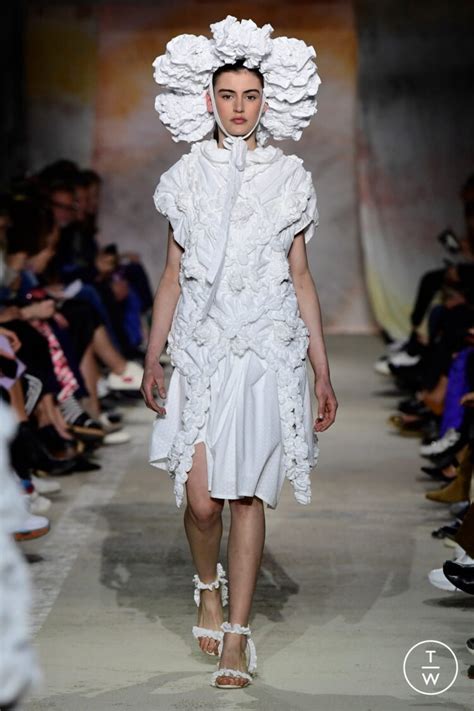 6 Hot Sexy Roisin Wood Bikini Pics