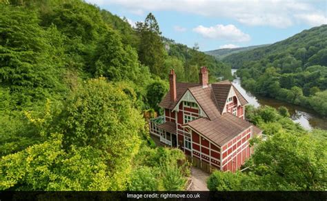 Iconic House From Netflix Show Sex Education Up For Sale The Ny Journals