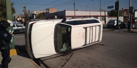 Camioneta Termin Volcada En Bulevar