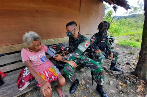 Satgas TNI Yonif 512 Berikan Layanan Kesehatan Warga Papua Perbatasan