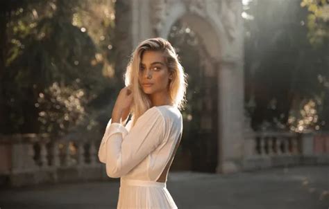 Обои woman young beautiful model blonde long haired tanned на телефон и рабочий стол