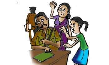 Woman S Paramour Sent Her Nude Photos Of Daughter Weird News Daily Mirror