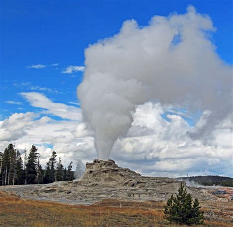 Yellowstone Volcano Eruption Earthquakes Hit Supervolcano As BIGGEST