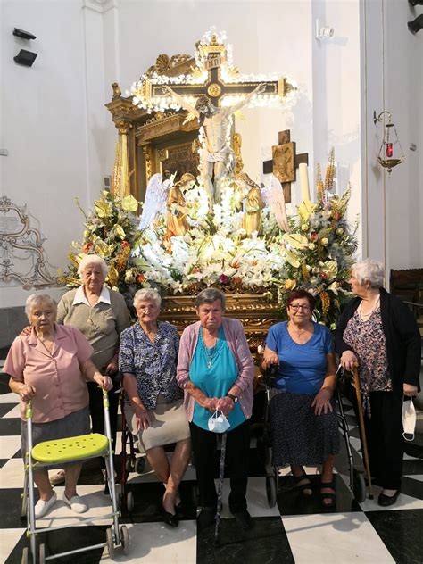 Bargas Los abuelos del Centro de Día visitan al Stmo Cristo de la Sala