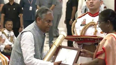 President Murmu Confers Bharat Ratna To Former Pms Narasimha Rao Charan Singh Two Others