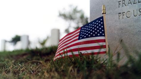 how to pronounce memorial day
