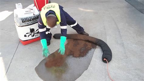 How to use your Spill Tech Oil Spill Kit - YouTube