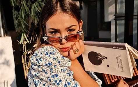 Danna Paola sin filtros y en bikini al interior de su habitación Nos cocinamos aquí adentro