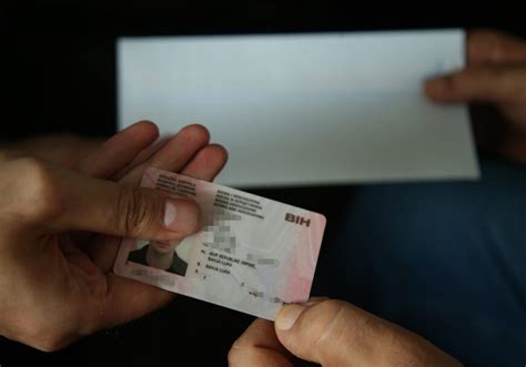 Oglasi puni vozača i dalje nema Nude se plate od evra