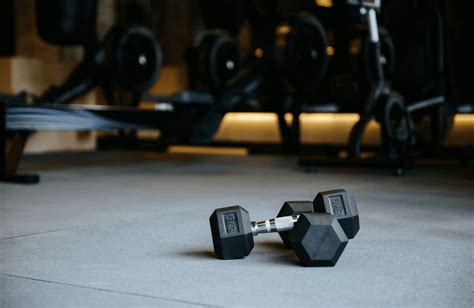 How To Properly Do A Dumbbell Pullover? - BoxLife Magazine