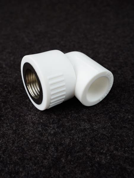 Уголок полипропиленовый комбинированный 20х1/2 внутренняя резьба PPRC ...