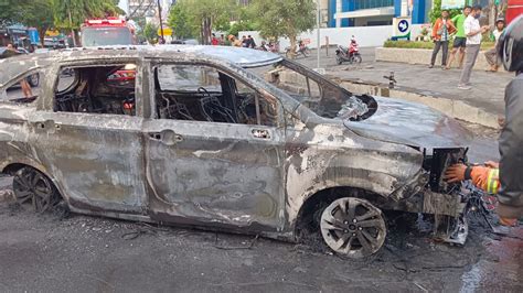 Sebuah Mobil Hangus Terbakar Di Jalan Gejayan JPNN Jogja