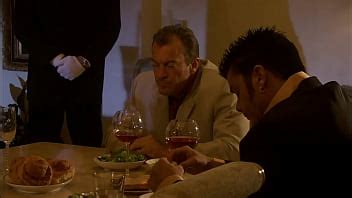 Milf Brune Bais E Dans Le Salon Xvideos