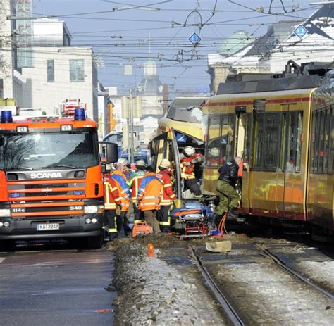 Karlsruhe Viele Verletzte bei schwerem Straßenbahn Unfall WELT