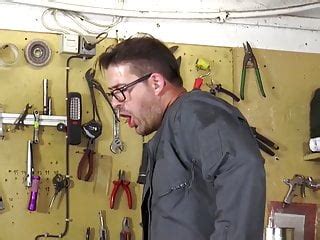 Heisse Bauleiterin ist eine geile Bauschlampe Porno und Sex Videos über deutsche heiße Frauen