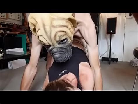 Un chien monte sur sa maîtresse pour la baiser XVIDEOS