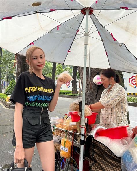 DJ Tây đẹp nhất Hà thành hot girl Đồng Nai đi ăn quán bình dân ở vỉa hè gây chú ý