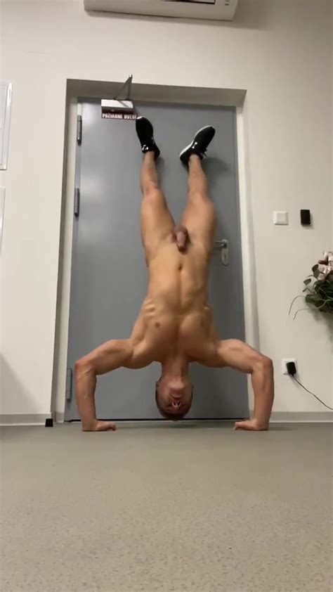 ELI ON HIS HANDS NAKED ThisVid