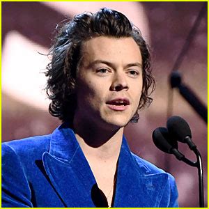 Harry Styles Shows Off His New Hairdo In Italy Harry Styles Just