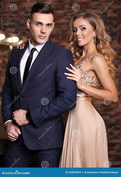 Histoire D Amour Beaux Couples Sexy Femme Blonde Magnifique Et Homme Bel Photo Stock Image Du