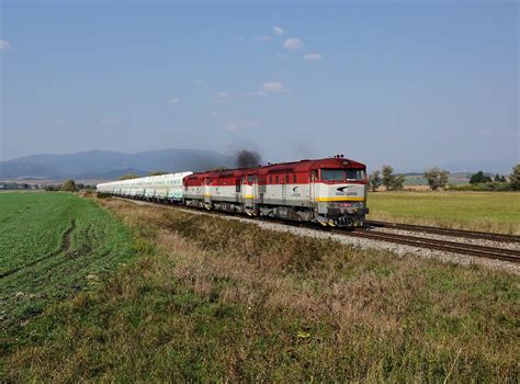 Die 751 084, die 751 035 und die 751 192 mit einem Silozug… | Flickr